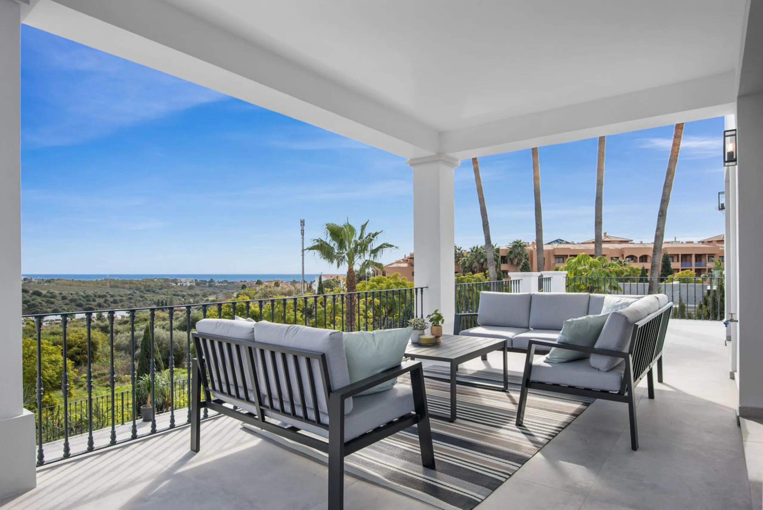 Fully renovated (key ready) completely furnished villa in the Los Flamingos Golf Resort