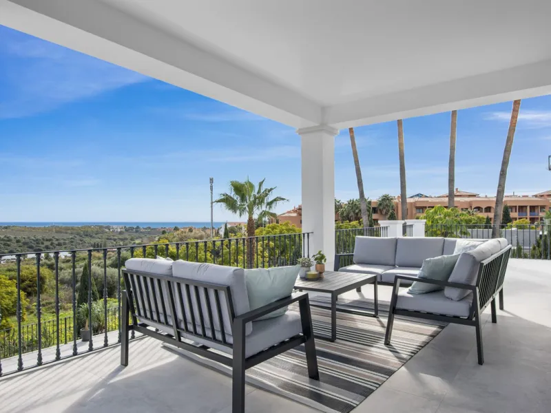 Fully renovated (key ready) completely furnished villa in the Los Flamingos Golf Resort