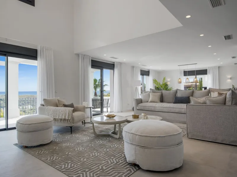 Fully renovated (key ready) completely furnished villa in the Los Flamingos Golf Resort
