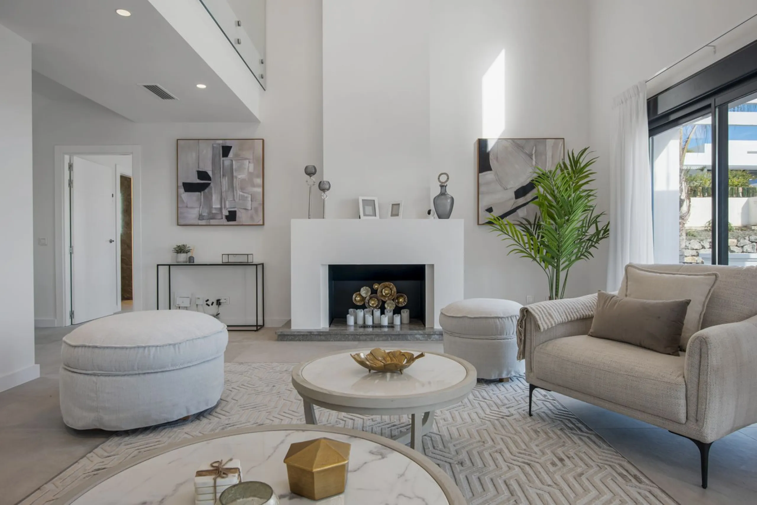 Fully renovated (key ready) completely furnished villa in the Los Flamingos Golf Resort