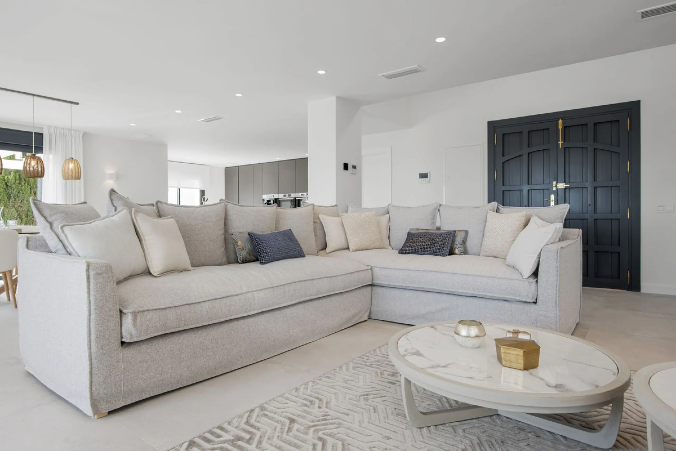 Fully renovated (key ready) completely furnished villa in the Los Flamingos Golf Resort