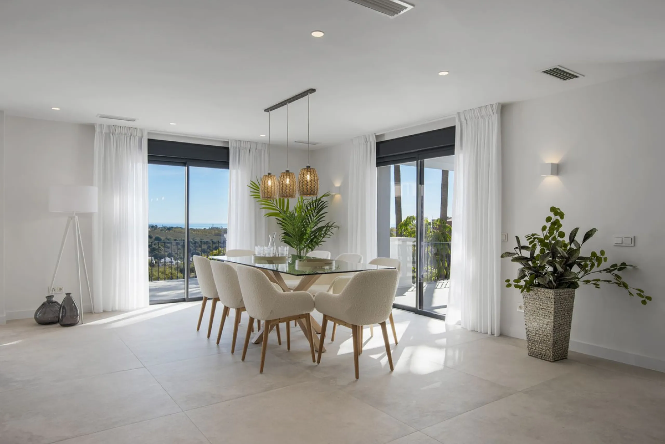 Fully renovated (key ready) completely furnished villa in the Los Flamingos Golf Resort