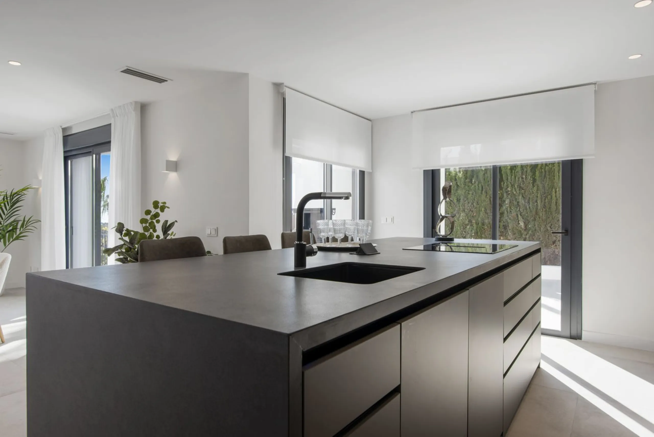 Fully renovated (key ready) completely furnished villa in the Los Flamingos Golf Resort