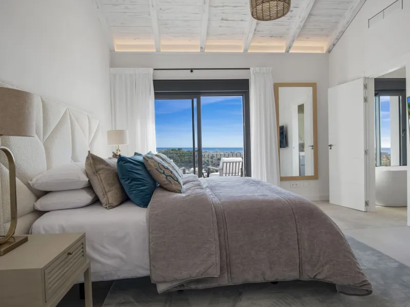 Fully renovated (key ready) completely furnished villa in the Los Flamingos Golf Resort