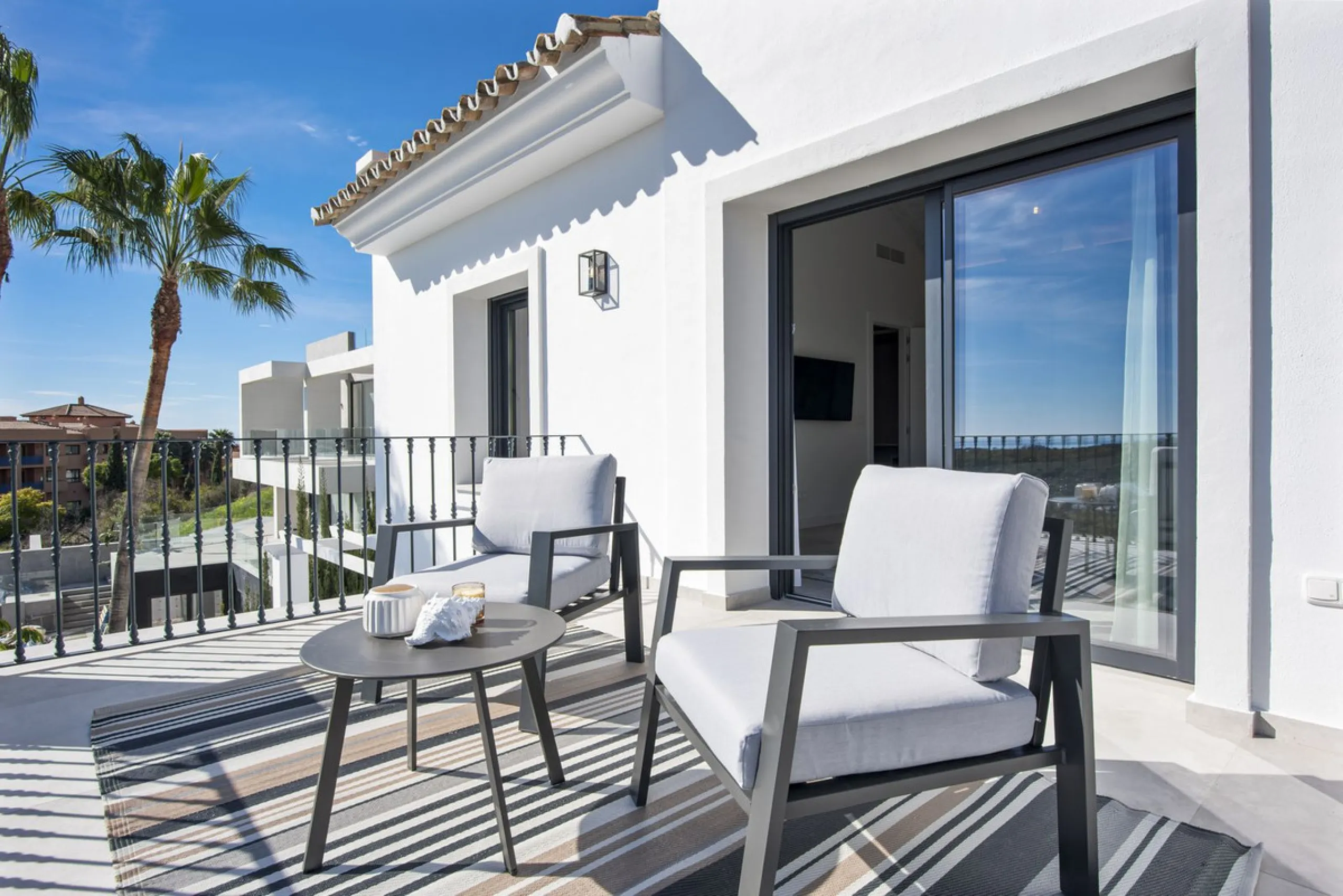 Fully renovated (key ready) completely furnished villa in the Los Flamingos Golf Resort