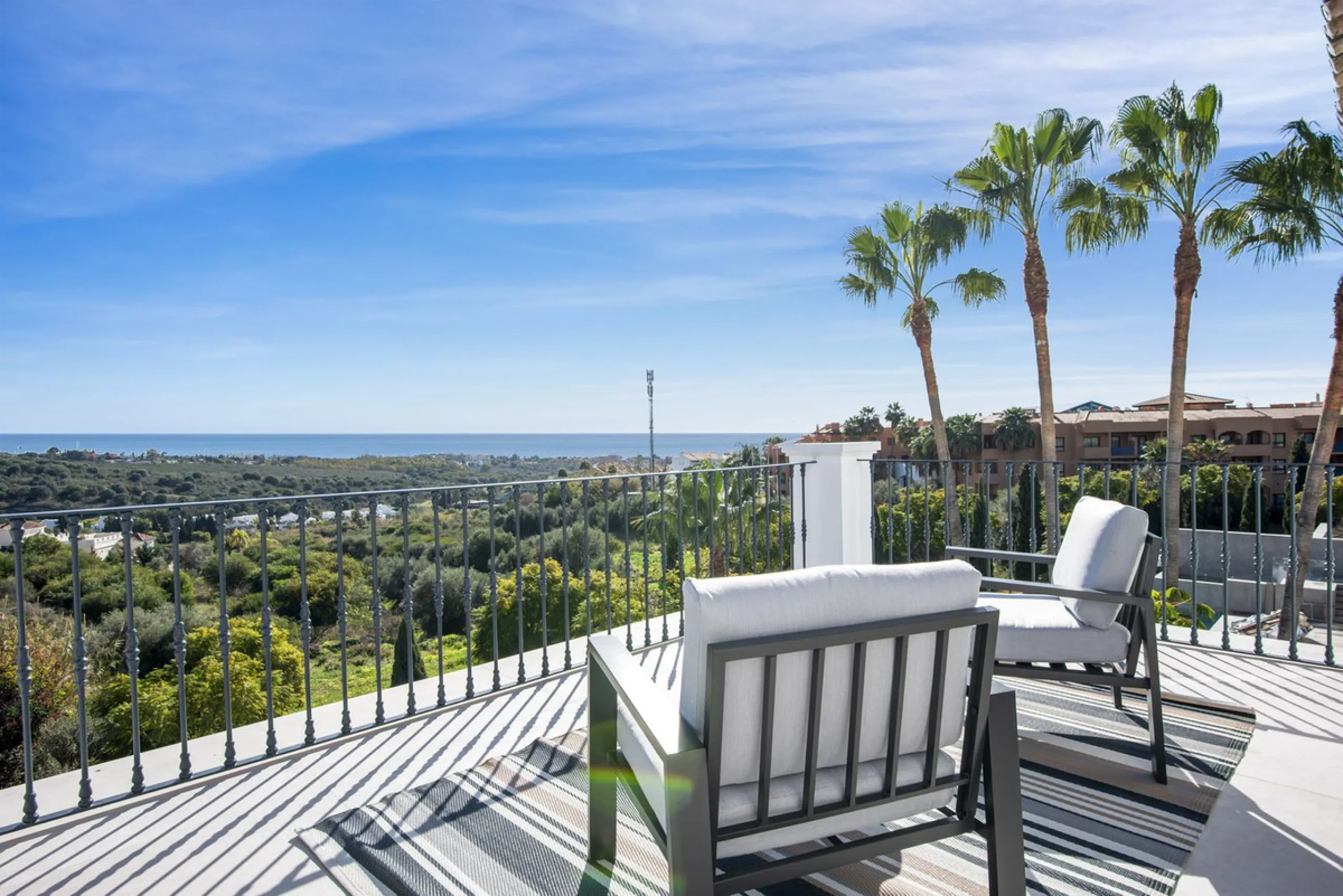 Fully renovated (key ready) completely furnished villa in the Los Flamingos Golf Resort