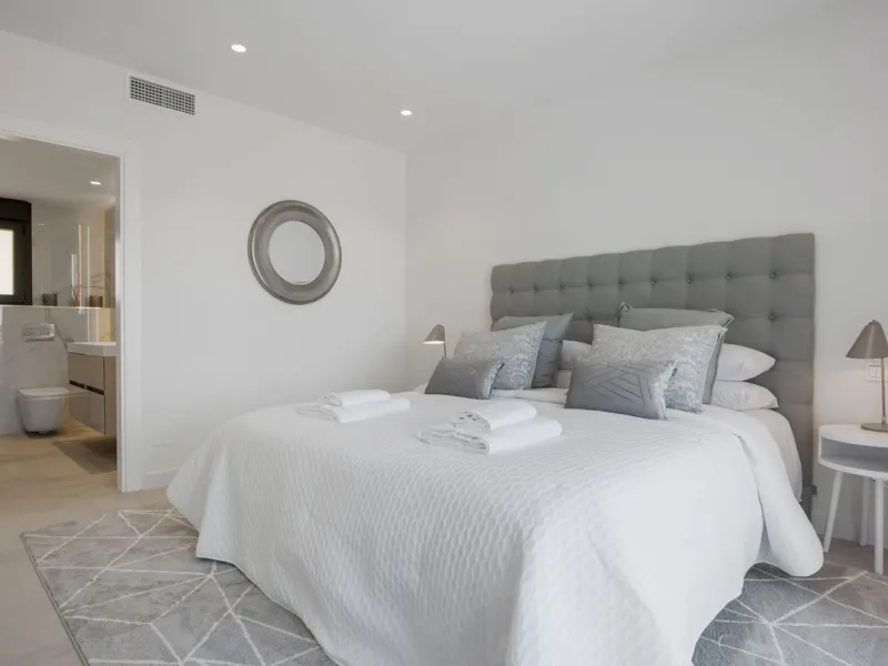 Fully renovated (key ready) completely furnished villa in the Los Flamingos Golf Resort