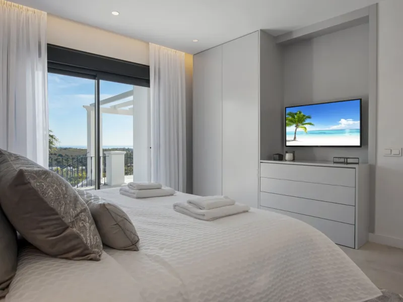 Fully renovated (key ready) completely furnished villa in the Los Flamingos Golf Resort