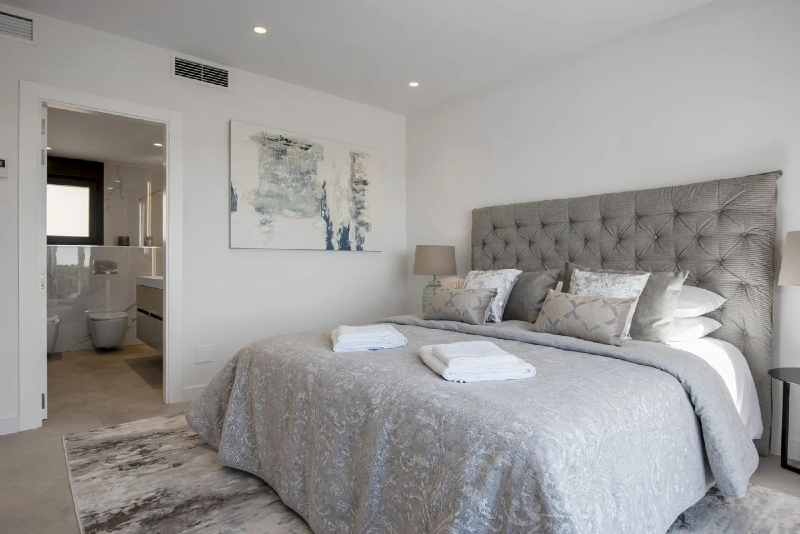 Fully renovated (key ready) completely furnished villa in the Los Flamingos Golf Resort