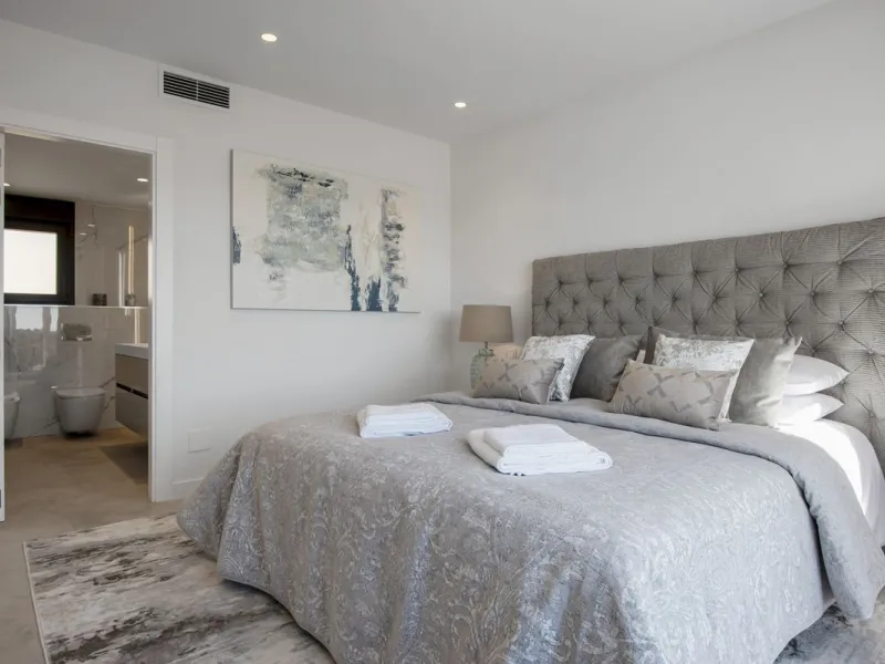 Fully renovated (key ready) completely furnished villa in the Los Flamingos Golf Resort