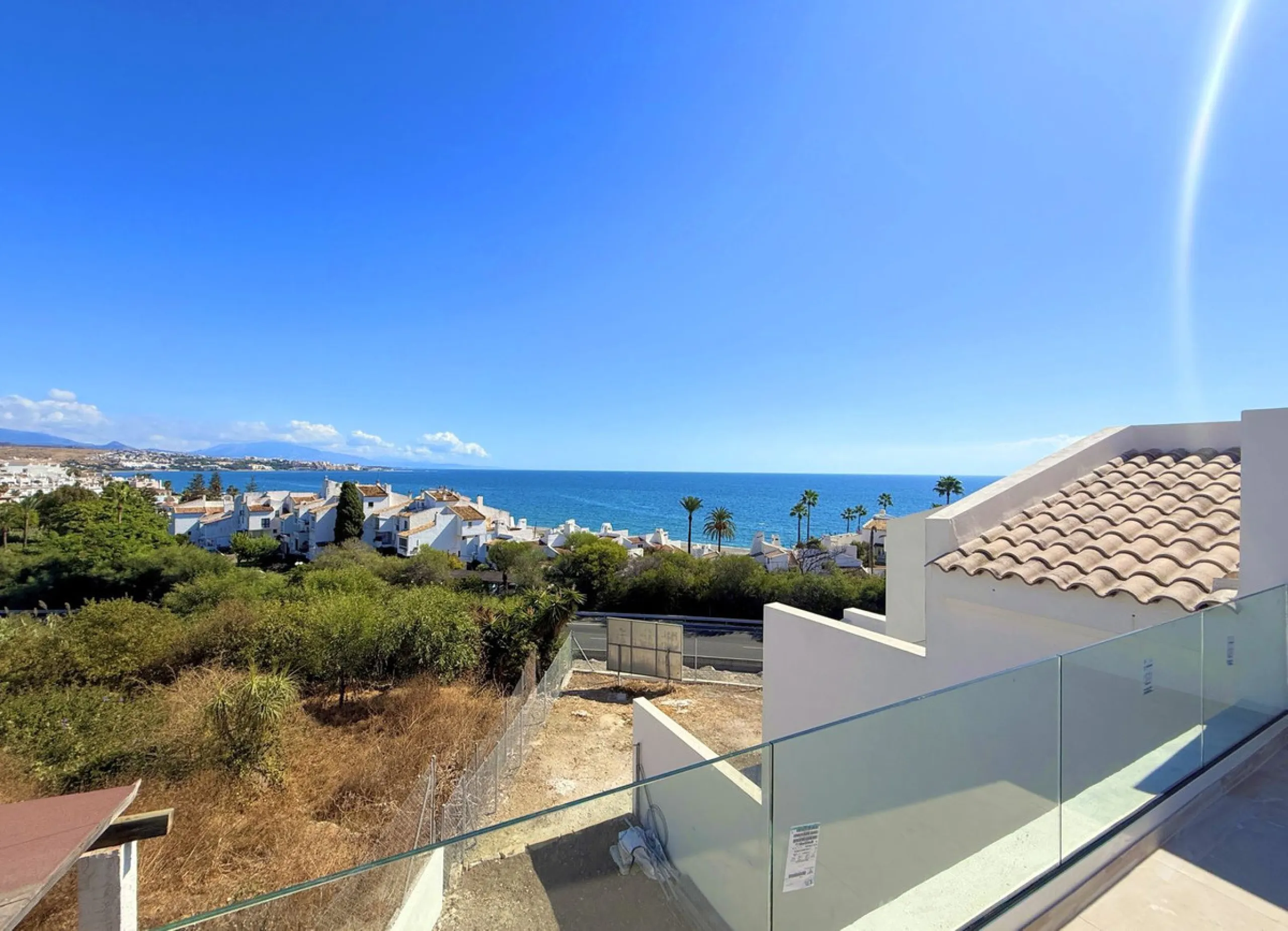 House - Semi-Detached House в продаже в Estepona, Málaga. В доме 2 спален и 2 ванных комнат. Площадь дома 124 м². Площадь участка 151 м²