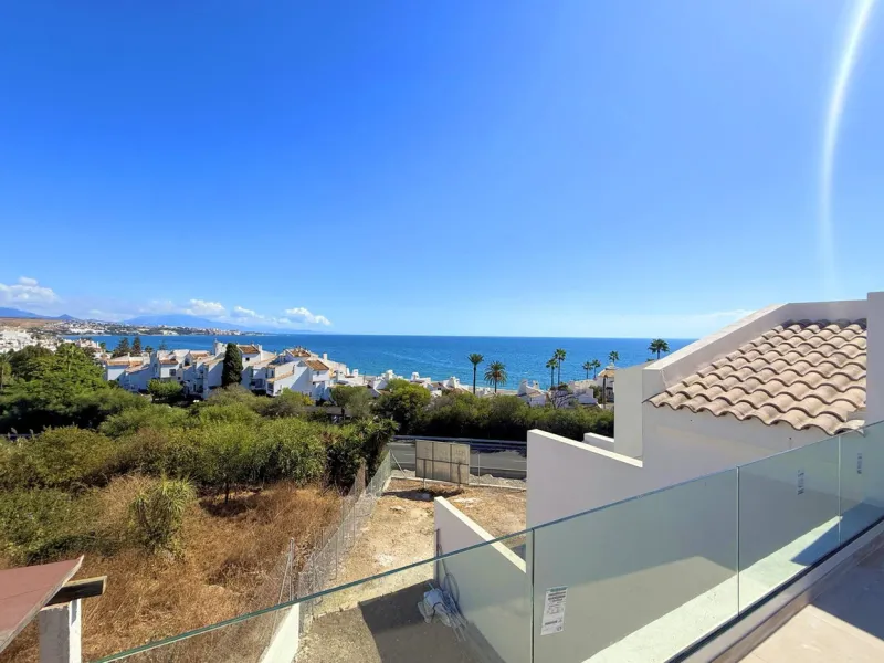 House - Semi-Detached House в продаже в Estepona, Málaga. В доме 2 спален и 2 ванных комнат. Площадь дома 124 м². Площадь участка 151 м²