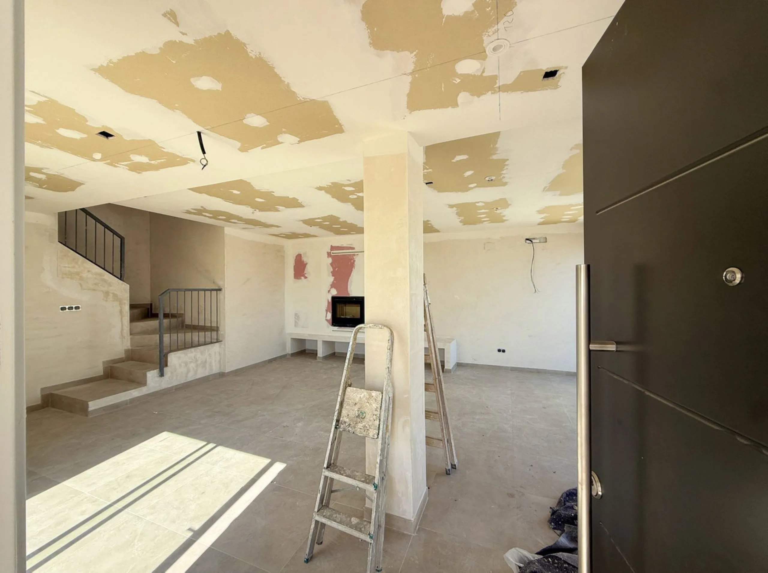 House - Semi-Detached House в продаже в Estepona, Málaga. В доме 2 спален и 2 ванных комнат. Площадь дома 124 м². Площадь участка 151 м²