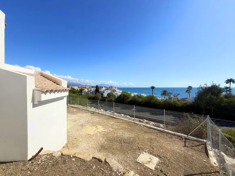House - Semi-Detached House в продаже в Estepona, Málaga. В доме 2 спален и 2 ванных комнат. Площадь дома 124 м². Площадь участка 151 м²