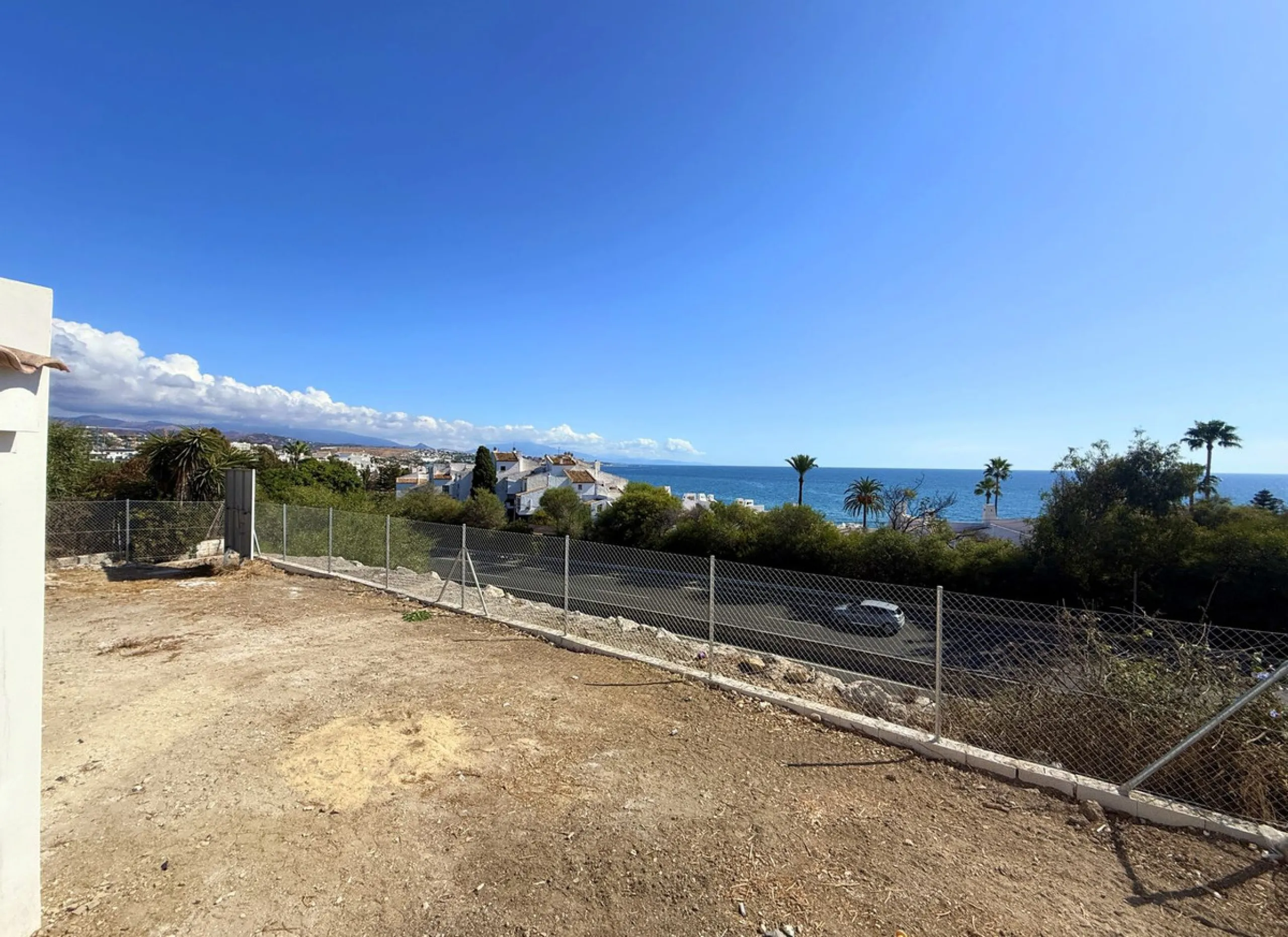 House - Semi-Detached House в продаже в Estepona, Málaga. В доме 2 спален и 2 ванных комнат. Площадь дома 124 м². Площадь участка 151 м²