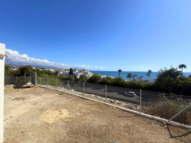 House - Semi-Detached House в продаже в Estepona, Málaga. В доме 2 спален и 2 ванных комнат. Площадь дома 124 м². Площадь участка 151 м²