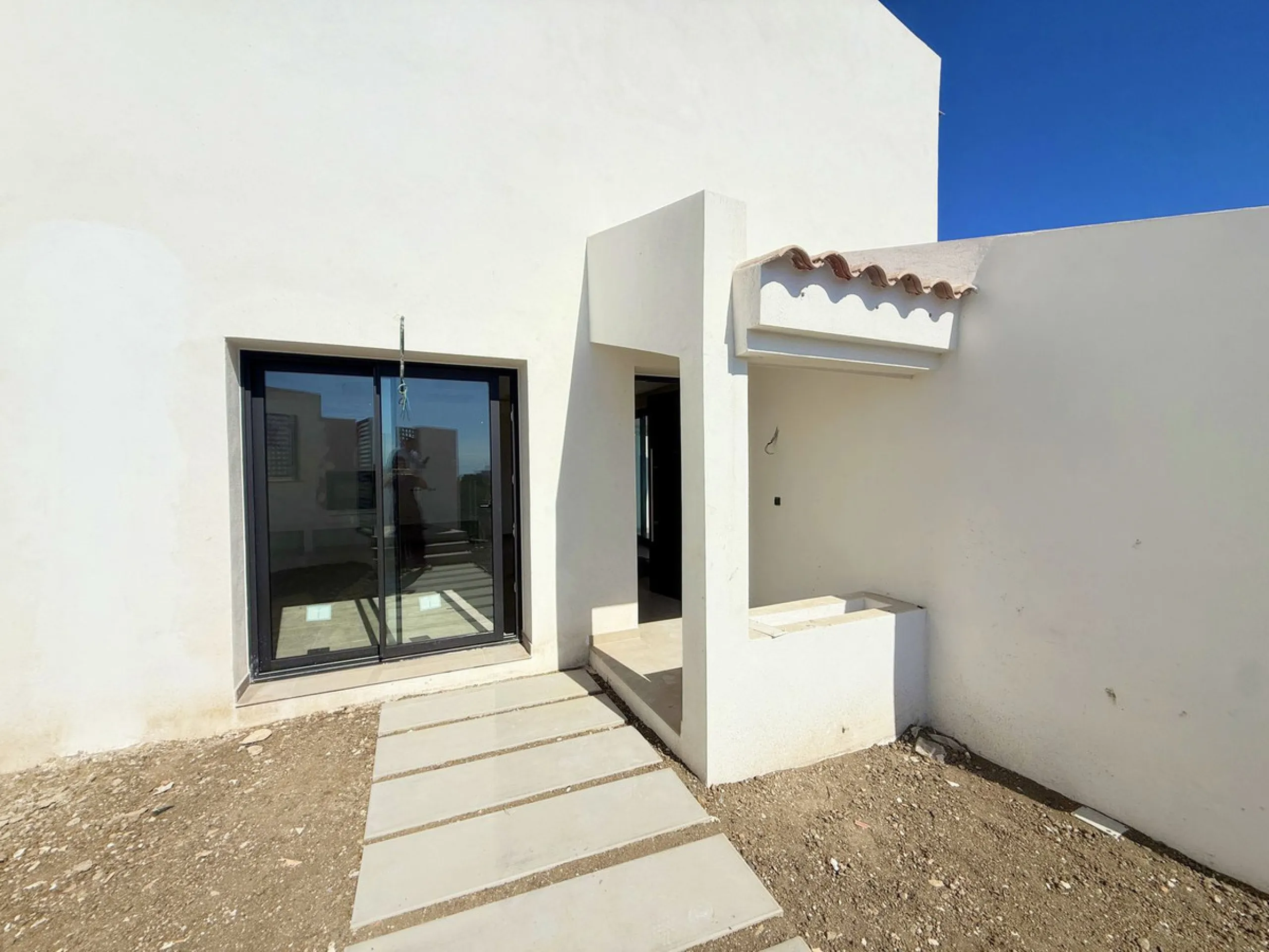 House - Semi-Detached House в продаже в Estepona, Málaga. В доме 2 спален и 2 ванных комнат. Площадь дома 124 м². Площадь участка 151 м²
