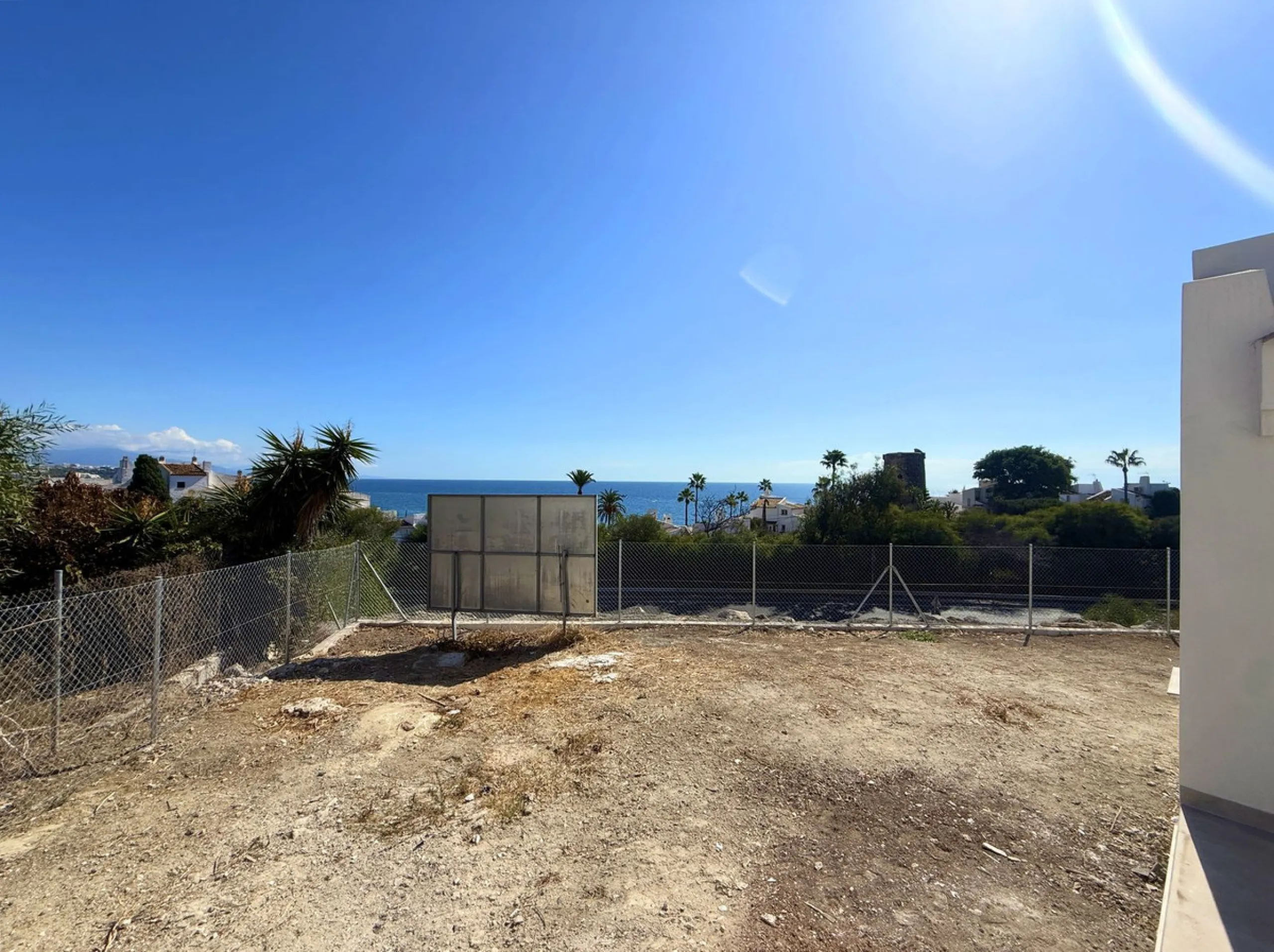 House - Semi-Detached House в продаже в Estepona, Málaga. В доме 2 спален и 2 ванных комнат. Площадь дома 124 м². Площадь участка 151 м²