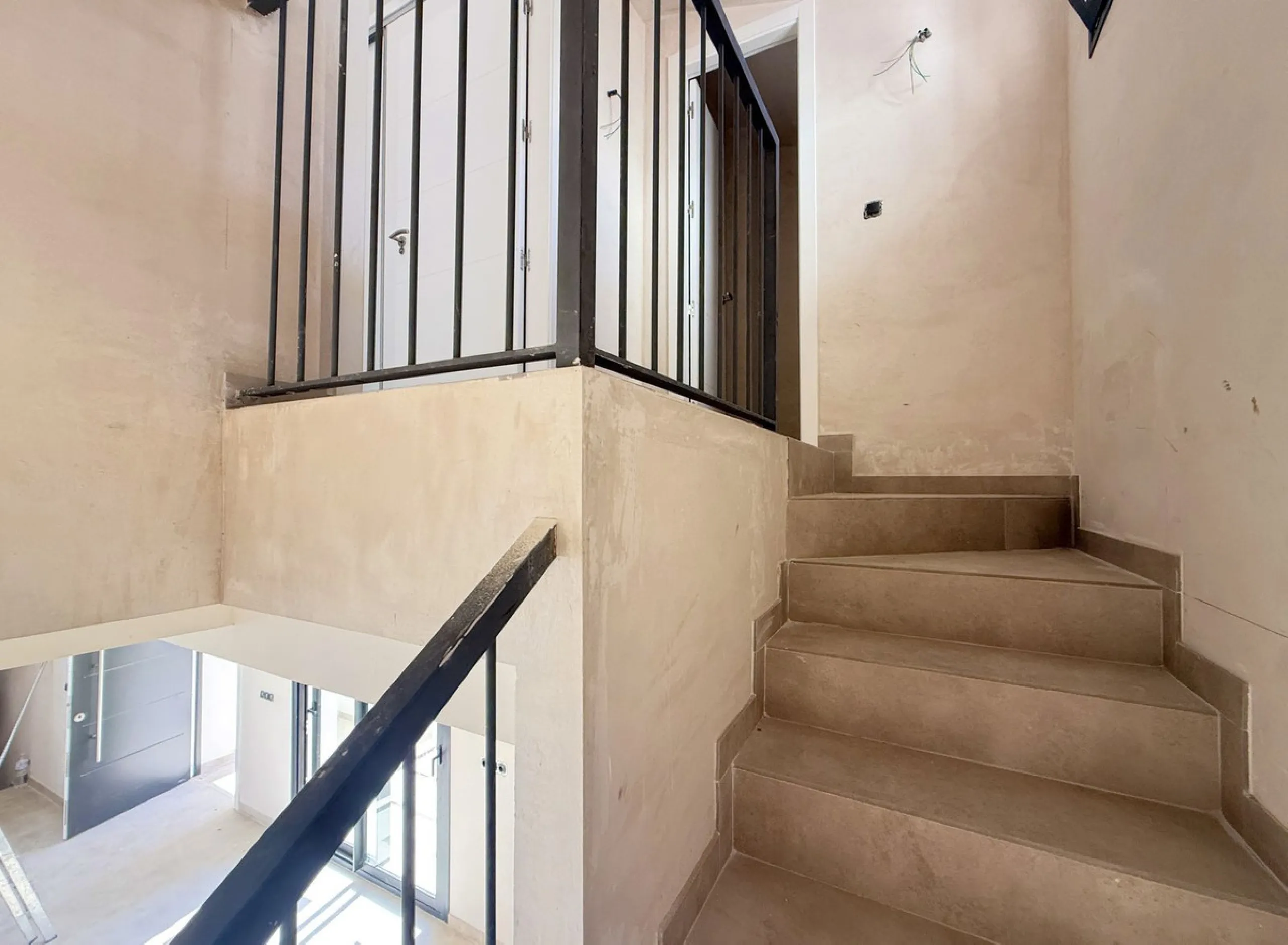 House - Semi-Detached House в продаже в Estepona, Málaga. В доме 2 спален и 2 ванных комнат. Площадь дома 124 м². Площадь участка 151 м²