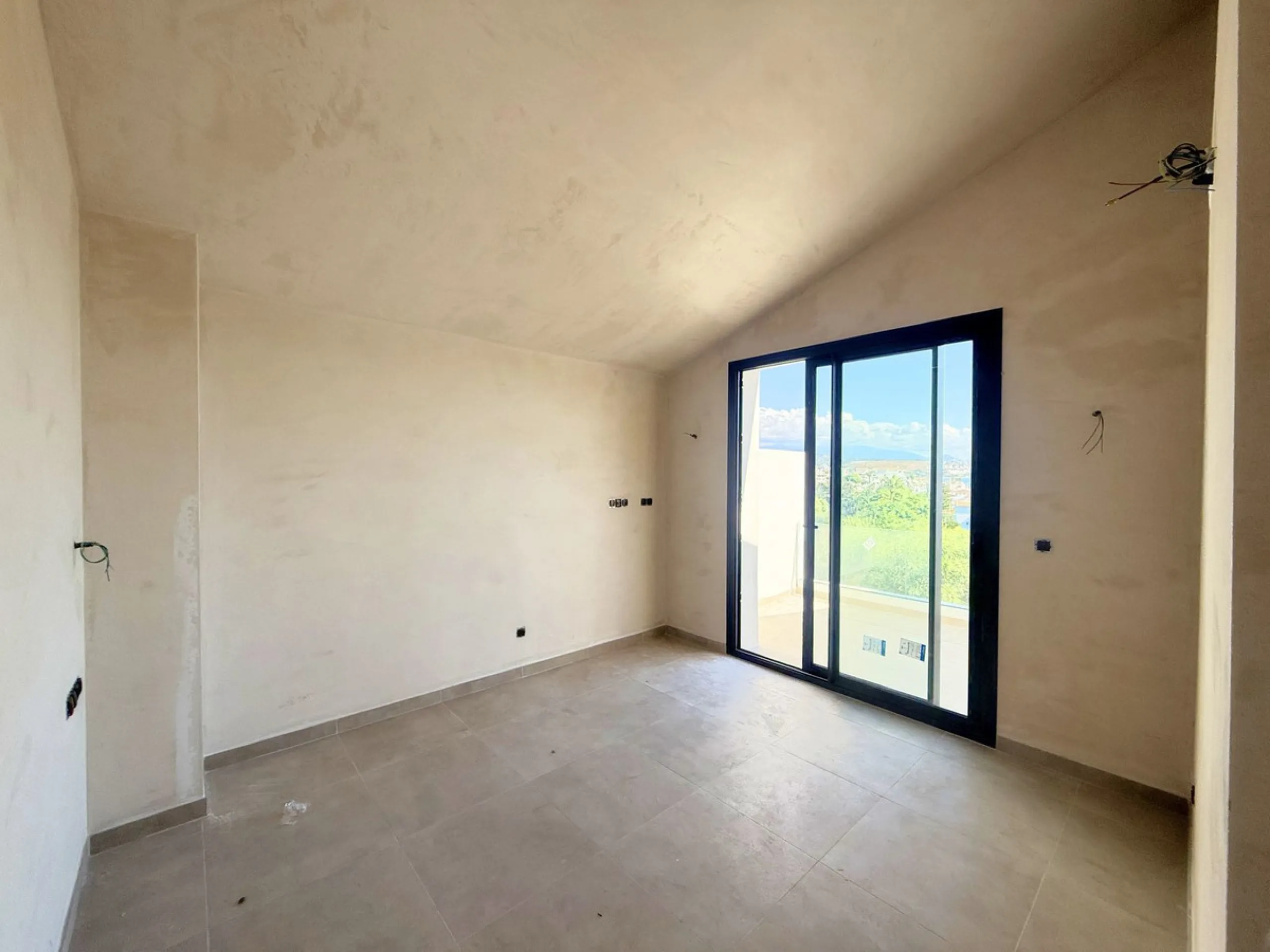 House - Semi-Detached House в продаже в Estepona, Málaga. В доме 2 спален и 2 ванных комнат. Площадь дома 124 м². Площадь участка 151 м²