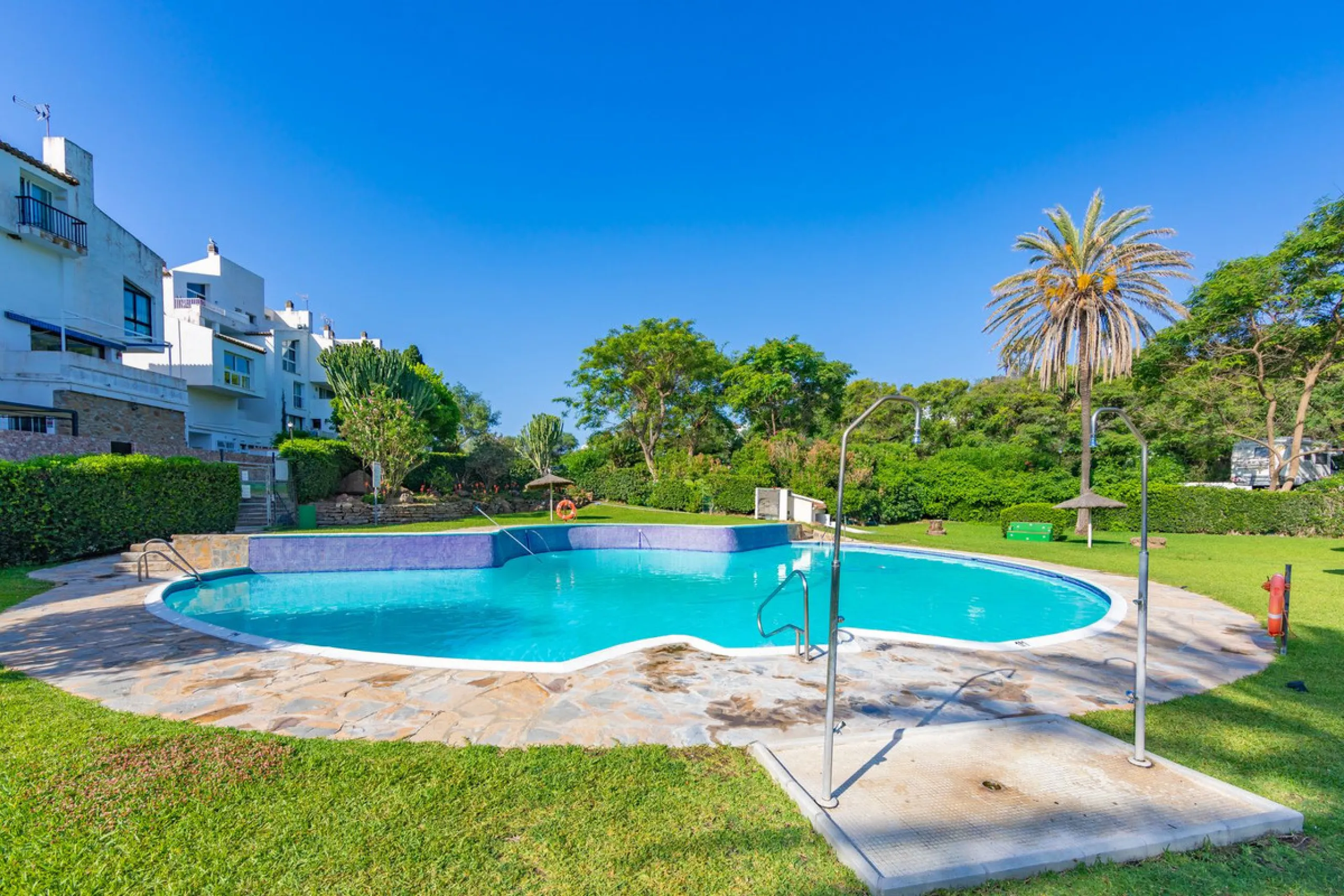 House - Semi-Detached House в продаже в Estepona, Málaga. В доме 2 спален и 2 ванных комнат. Площадь дома 124 м². Площадь участка 151 м²