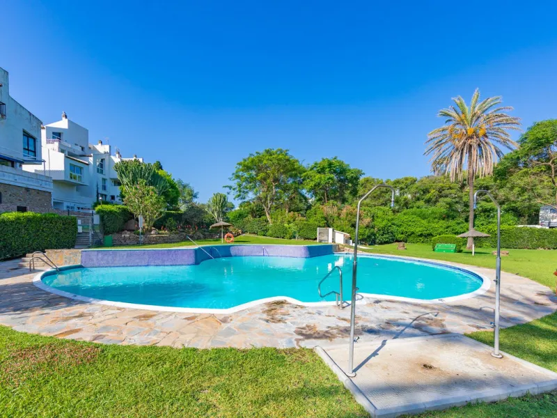 House - Semi-Detached House в продаже в Estepona, Málaga. В доме 2 спален и 2 ванных комнат. Площадь дома 124 м². Площадь участка 151 м²
