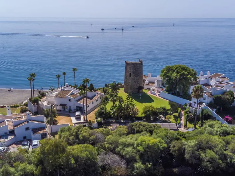 House - Semi-Detached House в продаже в Estepona, Málaga. В доме 2 спален и 2 ванных комнат. Площадь дома 124 м². Площадь участка 151 м²