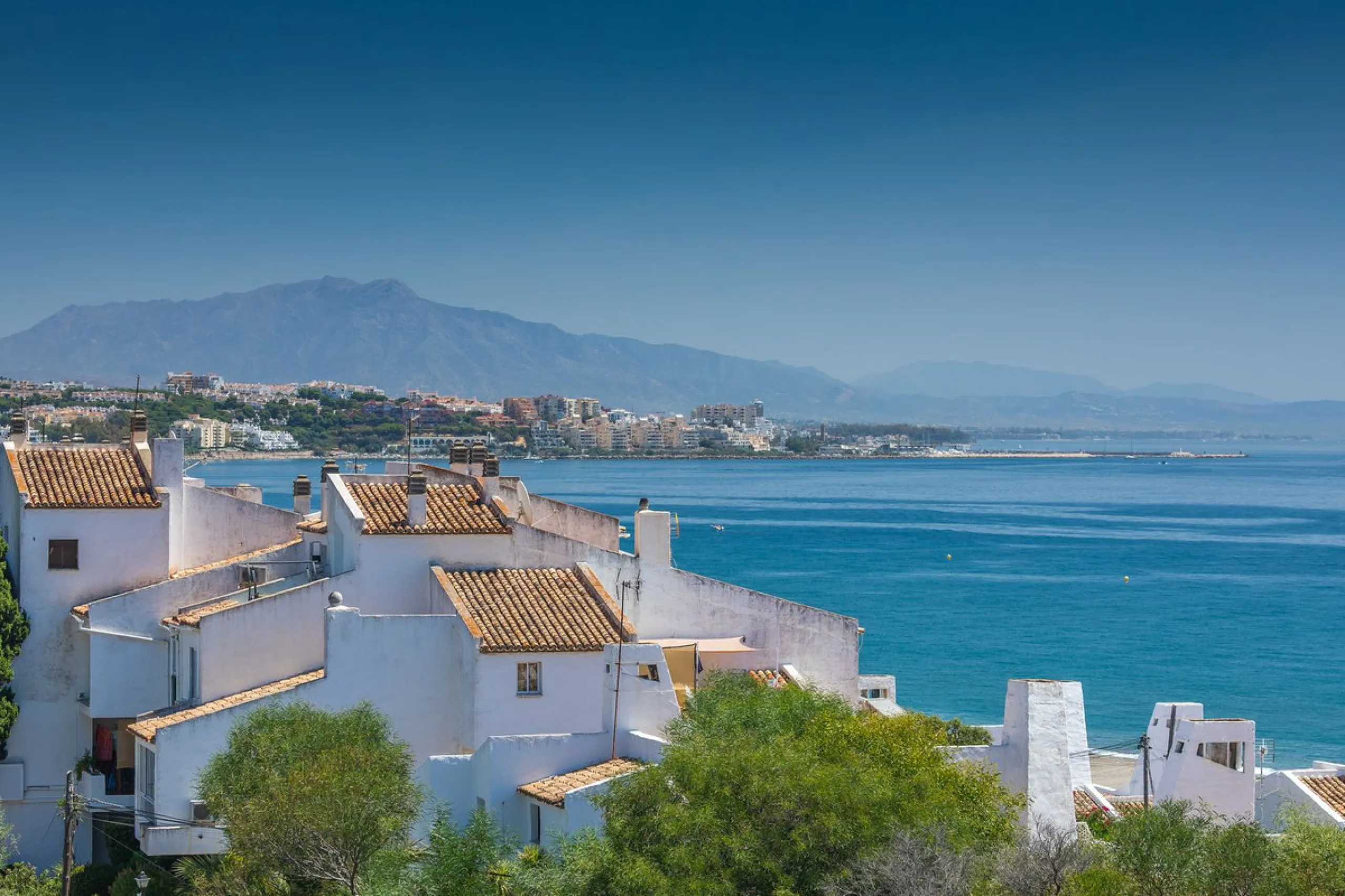 House - Semi-Detached House в продаже в Estepona, Málaga. В доме 2 спален и 2 ванных комнат. Площадь дома 124 м². Площадь участка 151 м²