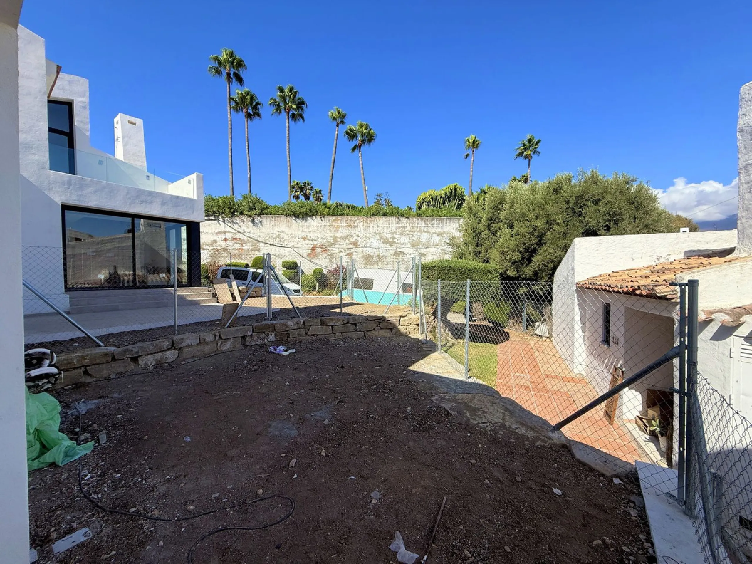 House - Semi-Detached House в продаже в Estepona, Málaga. В доме 2 спален и 2 ванных комнат. Площадь дома 124 м². Площадь участка 151 м²