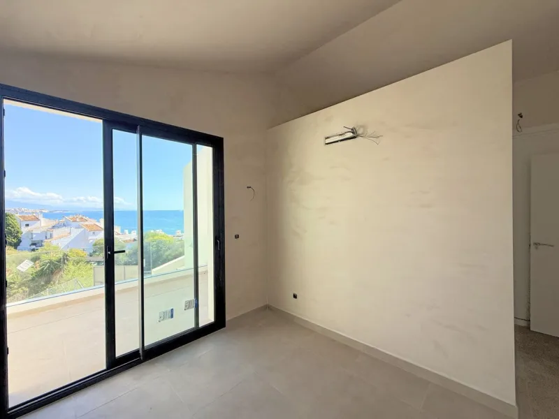 House - Semi-Detached House в продаже в Estepona, Málaga. В доме 2 спален и 2 ванных комнат. Площадь дома 124 м². Площадь участка 151 м²