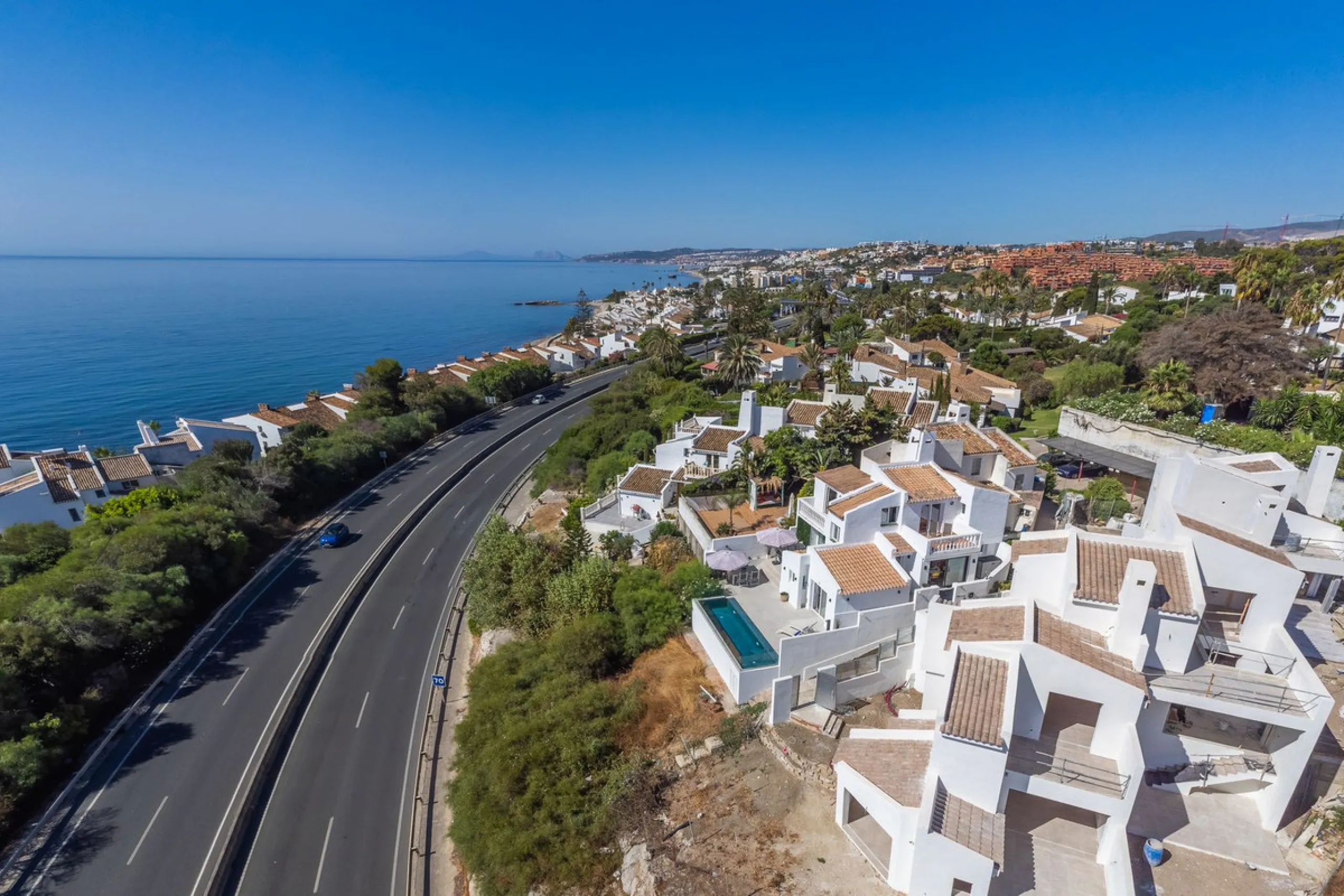 House - Semi-Detached House в продаже в Estepona, Málaga. В доме 2 спален и 2 ванных комнат. Площадь дома 124 м². Площадь участка 151 м²