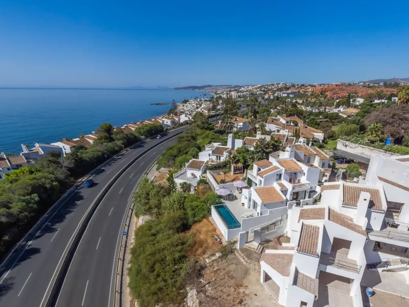 House - Semi-Detached House в продаже в Estepona, Málaga. В доме 2 спален и 2 ванных комнат. Площадь дома 124 м². Площадь участка 151 м²