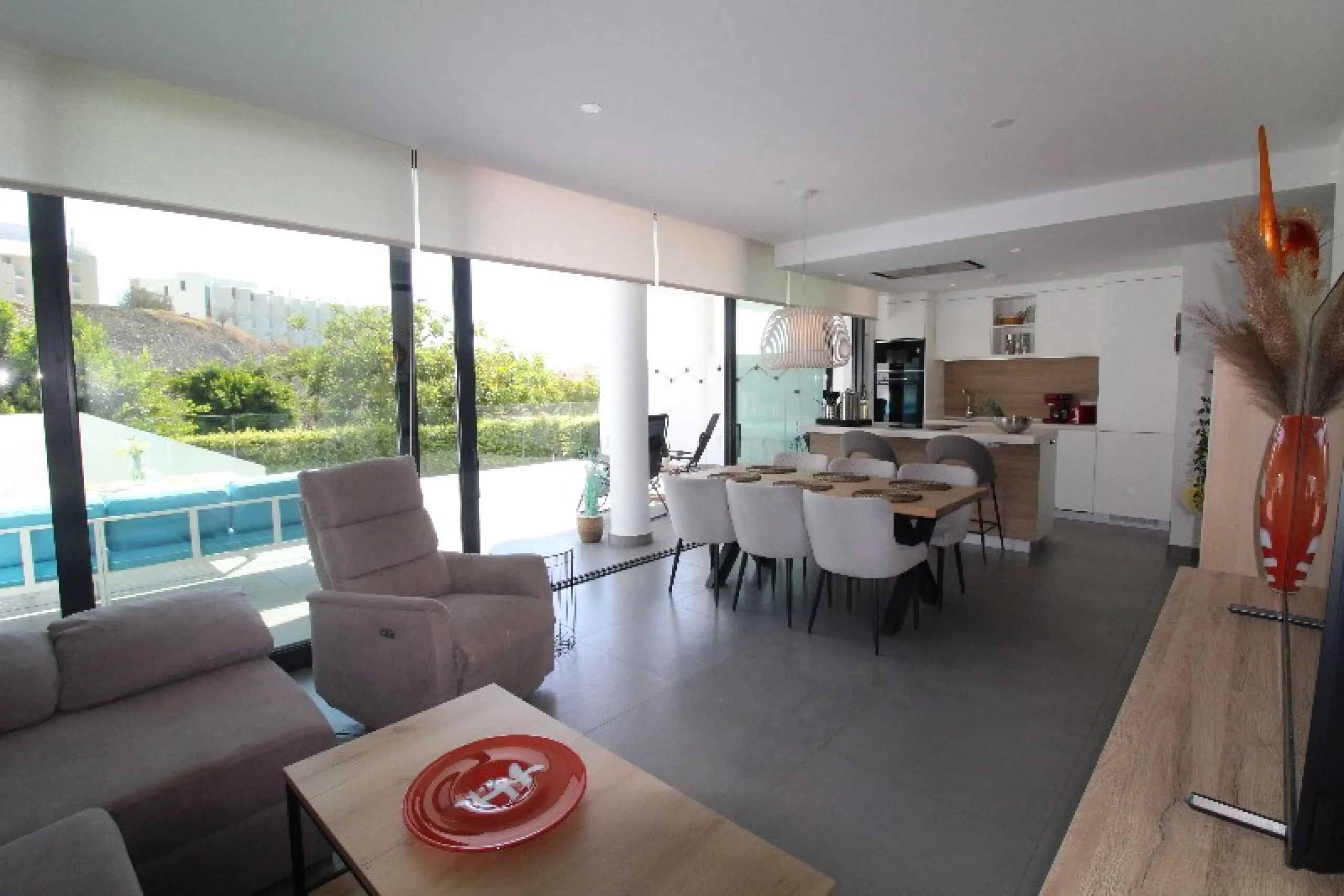 Fantastic  apartment located in the sought-after area  Higueron. The apartment is ready to move into. This beautiful apartment consists of two bedrooms and two lovely large bathrooms. Modern kitchen with everything and open to the beautiful living/dining 