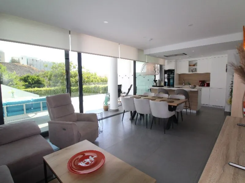 Fantastic  apartment located in the sought-after area  Higueron. The apartment is ready to move into. This beautiful apartment consists of two bedrooms and two lovely large bathrooms. Modern kitchen with everything and open to the beautiful living/dining 