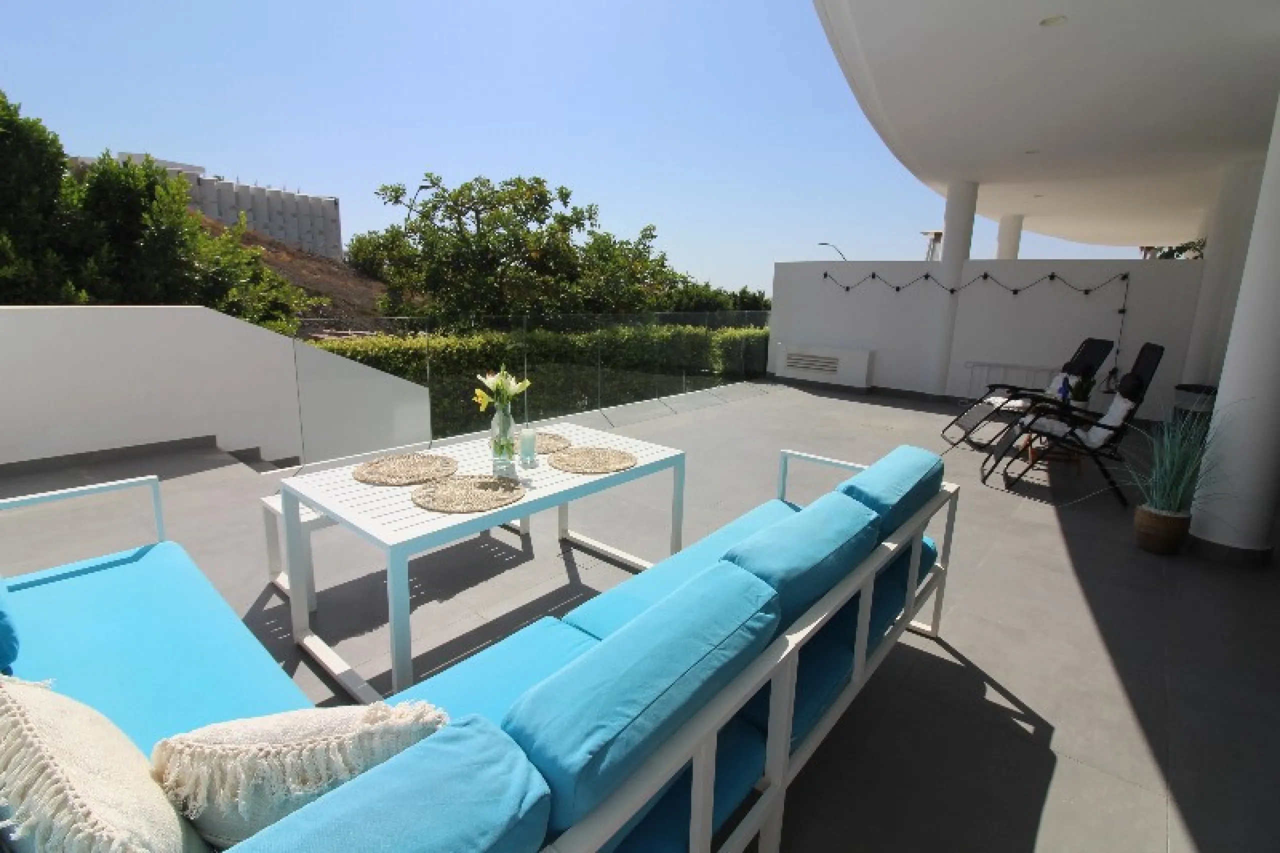 Fantastic  apartment located in the sought-after area  Higueron. The apartment is ready to move into. This beautiful apartment consists of two bedrooms and two lovely large bathrooms. Modern kitchen with everything and open to the beautiful living/dining 