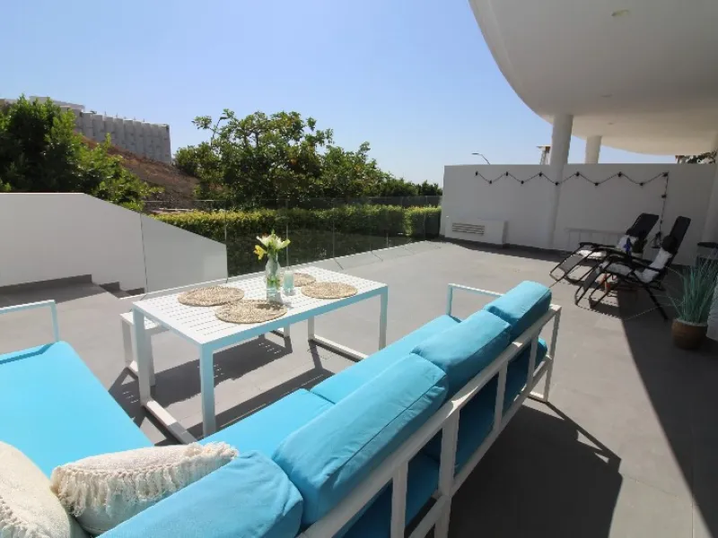 Fantastic  apartment located in the sought-after area  Higueron. The apartment is ready to move into. This beautiful apartment consists of two bedrooms and two lovely large bathrooms. Modern kitchen with everything and open to the beautiful living/dining 