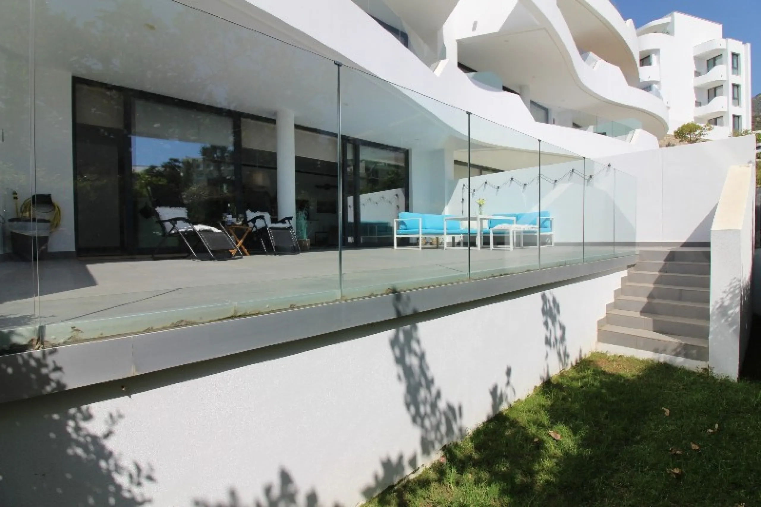 Fantastic  apartment located in the sought-after area  Higueron. The apartment is ready to move into. This beautiful apartment consists of two bedrooms and two lovely large bathrooms. Modern kitchen with everything and open to the beautiful living/dining 