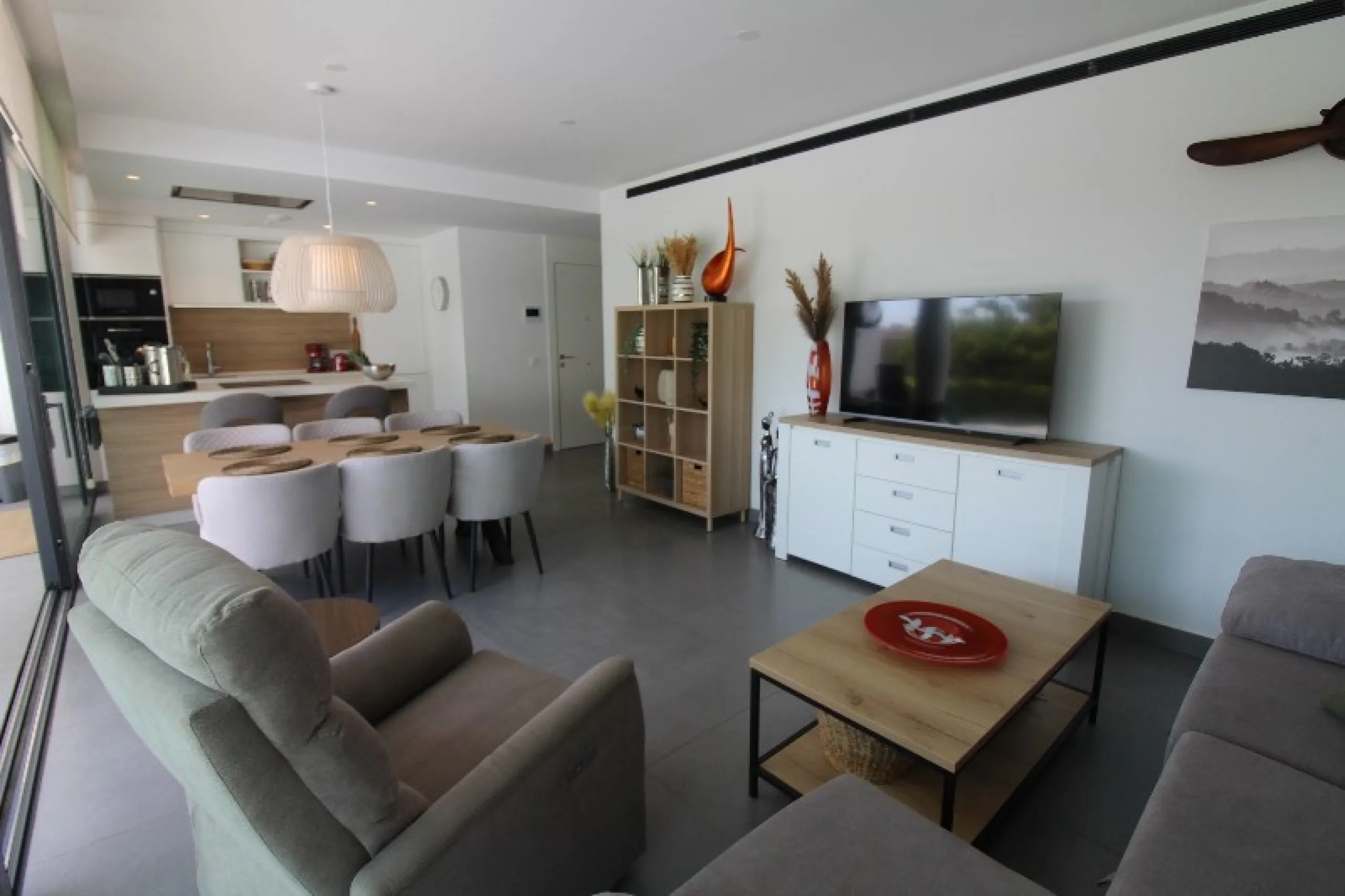 Fantastic  apartment located in the sought-after area  Higueron. The apartment is ready to move into. This beautiful apartment consists of two bedrooms and two lovely large bathrooms. Modern kitchen with everything and open to the beautiful living/dining 