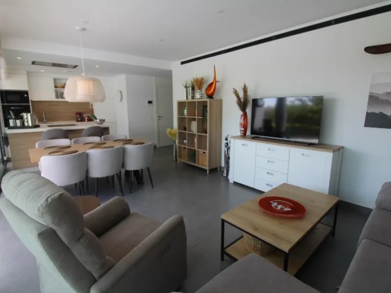 Fantastic  apartment located in the sought-after area  Higueron. The apartment is ready to move into. This beautiful apartment consists of two bedrooms and two lovely large bathrooms. Modern kitchen with everything and open to the beautiful living/dining 