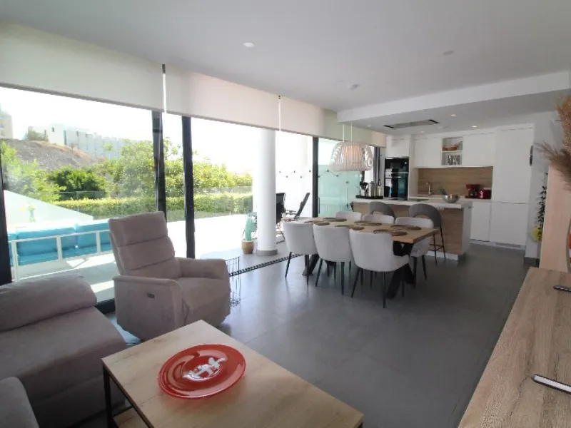 Fantastic  apartment located in the sought-after area  Higueron. The apartment is ready to move into. This beautiful apartment consists of two bedrooms and two lovely large bathrooms. Modern kitchen with everything and open to the beautiful living/dining 