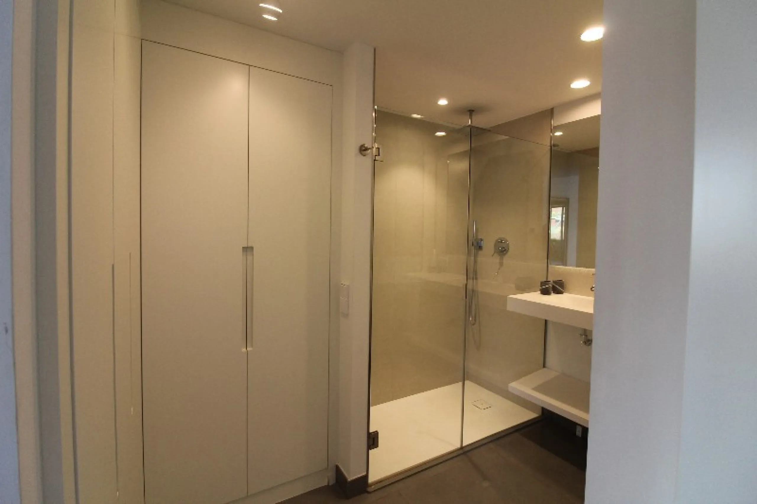 Fantastic  apartment located in the sought-after area  Higueron. The apartment is ready to move into. This beautiful apartment consists of two bedrooms and two lovely large bathrooms. Modern kitchen with everything and open to the beautiful living/dining 
