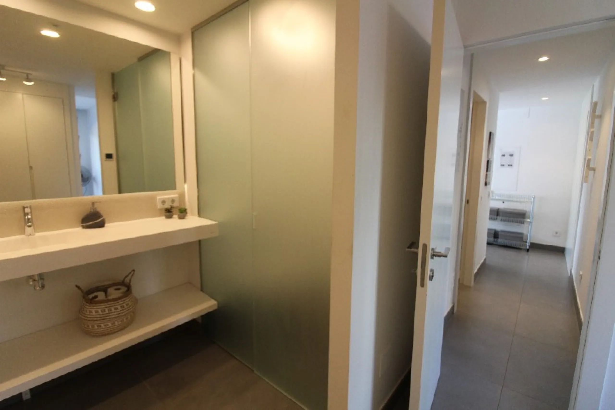 Fantastic  apartment located in the sought-after area  Higueron. The apartment is ready to move into. This beautiful apartment consists of two bedrooms and two lovely large bathrooms. Modern kitchen with everything and open to the beautiful living/dining 