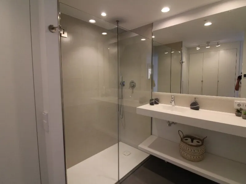 Fantastic  apartment located in the sought-after area  Higueron. The apartment is ready to move into. This beautiful apartment consists of two bedrooms and two lovely large bathrooms. Modern kitchen with everything and open to the beautiful living/dining 