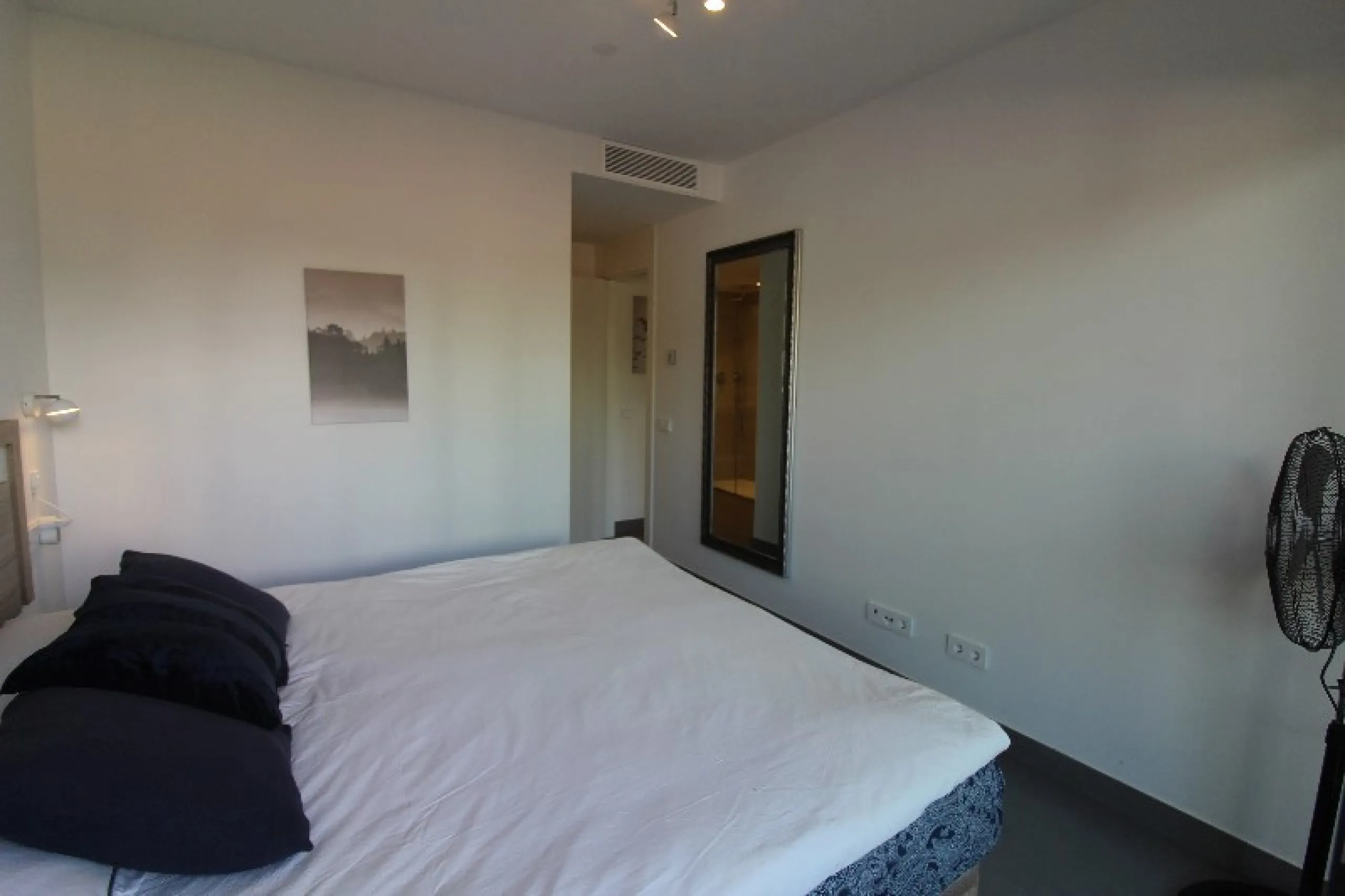 Fantastic  apartment located in the sought-after area  Higueron. The apartment is ready to move into. This beautiful apartment consists of two bedrooms and two lovely large bathrooms. Modern kitchen with everything and open to the beautiful living/dining 