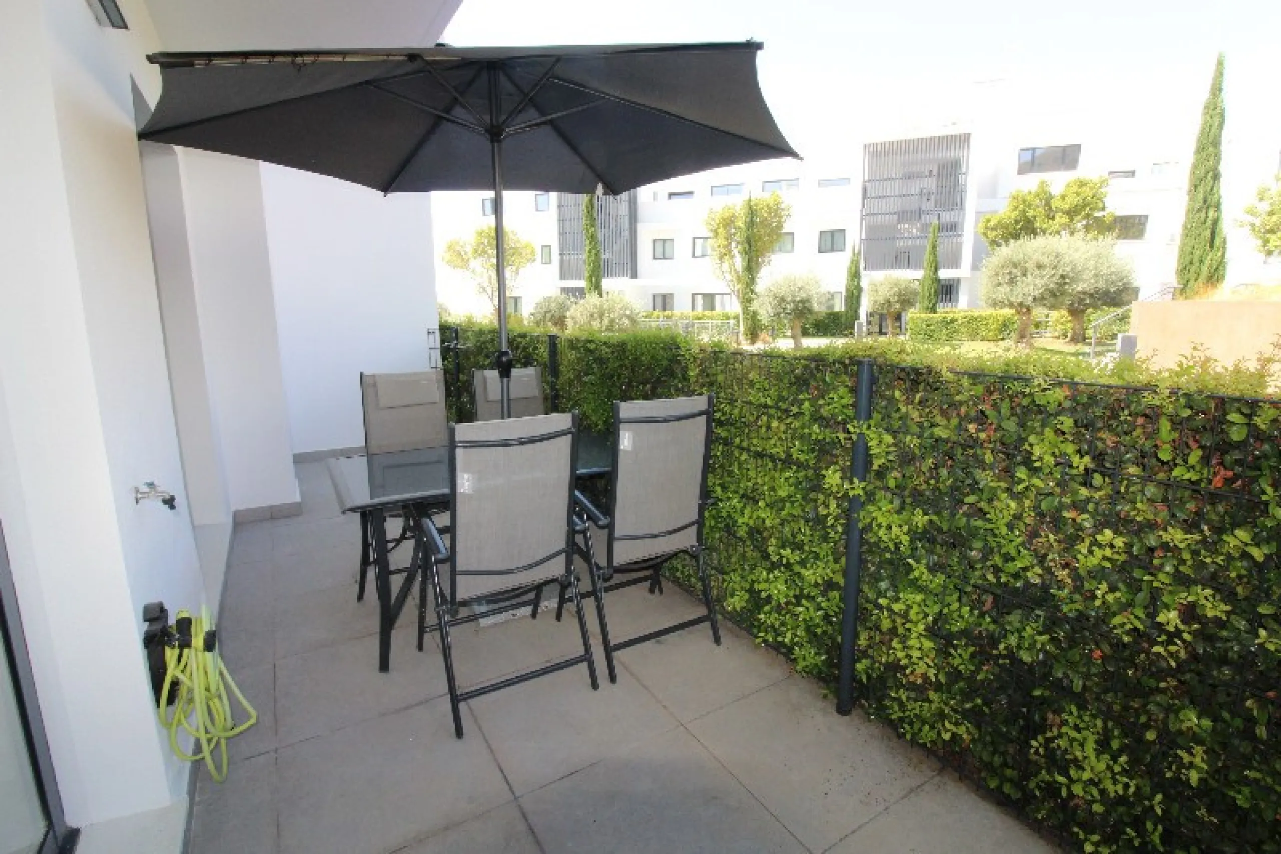 Fantastic  apartment located in the sought-after area  Higueron. The apartment is ready to move into. This beautiful apartment consists of two bedrooms and two lovely large bathrooms. Modern kitchen with everything and open to the beautiful living/dining 
