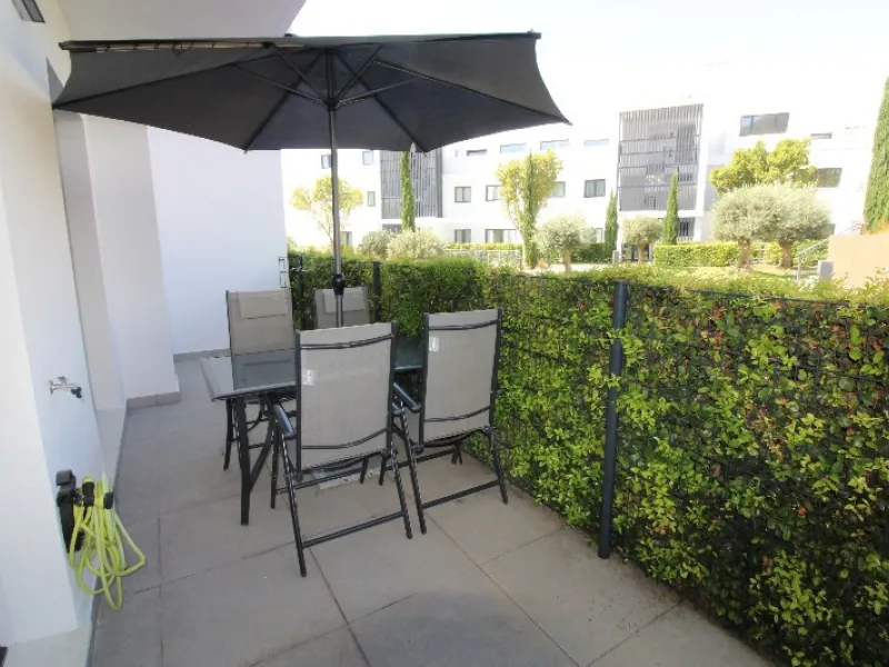 Fantastic  apartment located in the sought-after area  Higueron. The apartment is ready to move into. This beautiful apartment consists of two bedrooms and two lovely large bathrooms. Modern kitchen with everything and open to the beautiful living/dining 