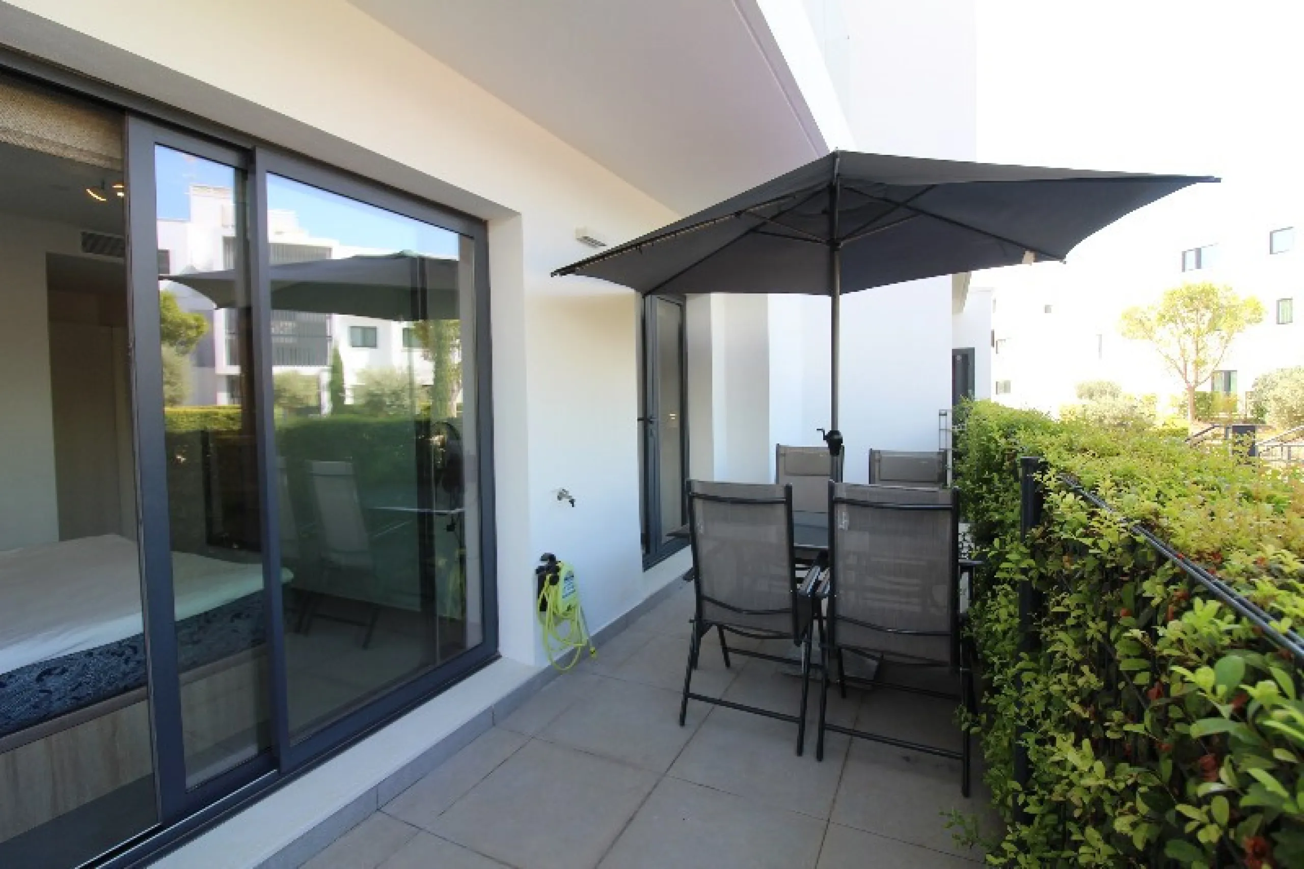 Fantastic  apartment located in the sought-after area  Higueron. The apartment is ready to move into. This beautiful apartment consists of two bedrooms and two lovely large bathrooms. Modern kitchen with everything and open to the beautiful living/dining 