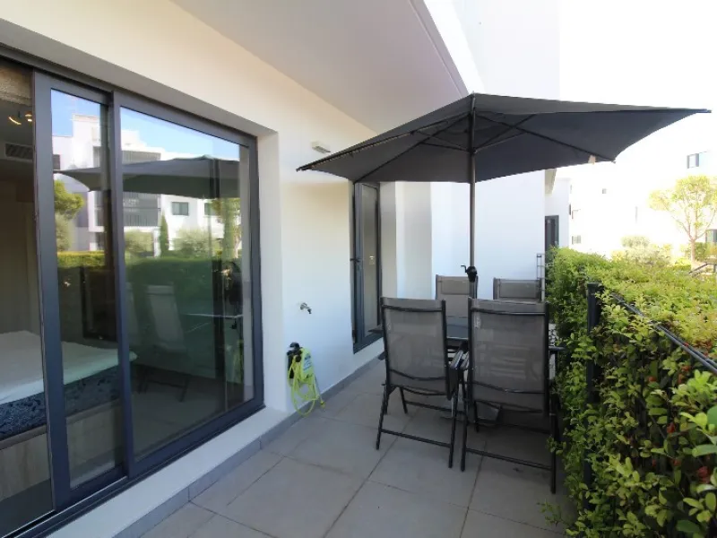 Fantastic  apartment located in the sought-after area  Higueron. The apartment is ready to move into. This beautiful apartment consists of two bedrooms and two lovely large bathrooms. Modern kitchen with everything and open to the beautiful living/dining 
