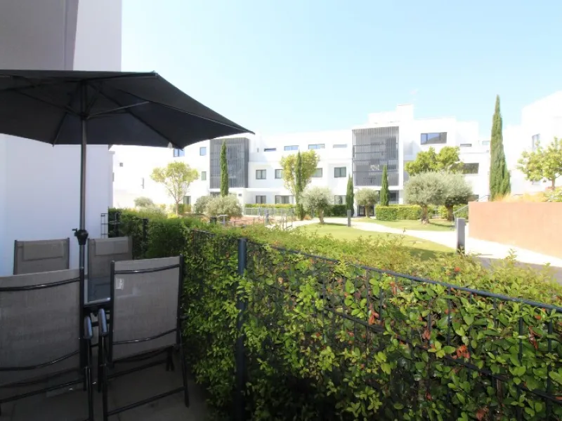 Fantastic  apartment located in the sought-after area  Higueron. The apartment is ready to move into. This beautiful apartment consists of two bedrooms and two lovely large bathrooms. Modern kitchen with everything and open to the beautiful living/dining 