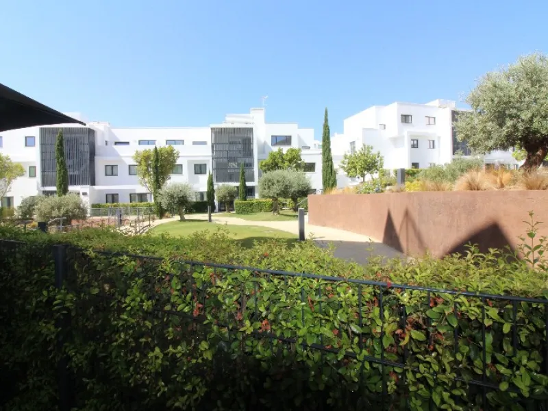 Fantastic  apartment located in the sought-after area  Higueron. The apartment is ready to move into. This beautiful apartment consists of two bedrooms and two lovely large bathrooms. Modern kitchen with everything and open to the beautiful living/dining 